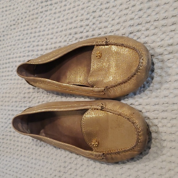 Tory Burch Arianna Driving Loafer Moccasins Flat Shoes Metallic GOLD Sz… - Picture 1 of 14
